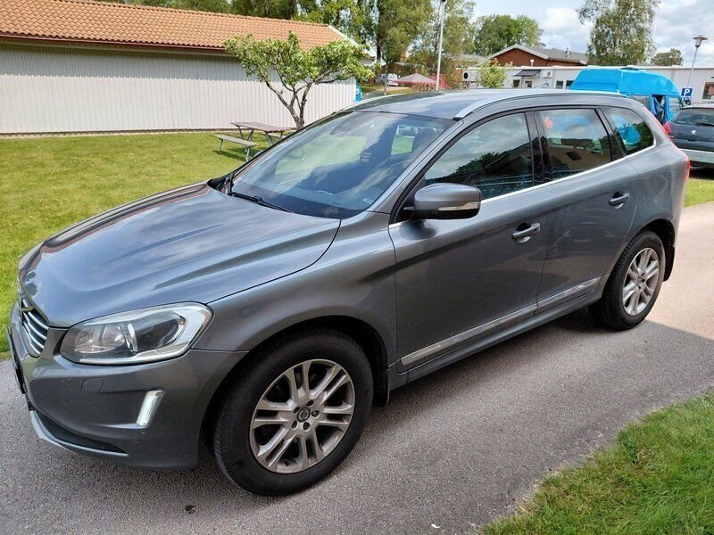 Grå Begagnad 2016 Volvo XC60 Summum SUV | 98 000 kr (Bra pris) - Bild 1/4