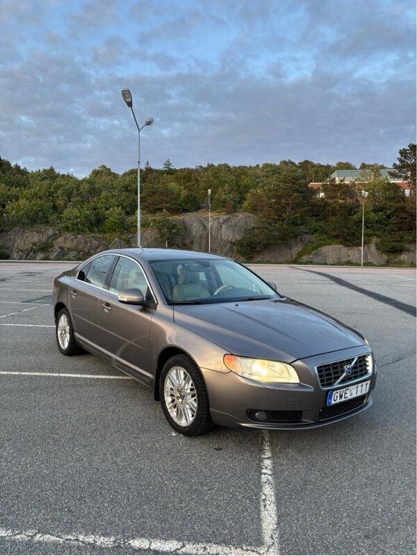 Grå Begagnad 2008 Volvo S80 Summum Sedan | 47 000 kr (Marknadspris) - Bild 1/4