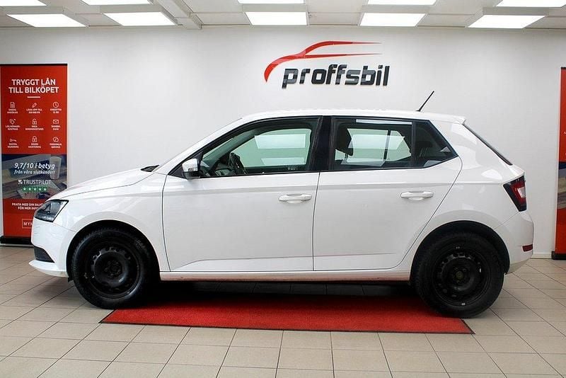Vit Begagnad 2019 Skoda Fabia Ambition Halvkombi | 94 500 kr (Marknadspris) - Bild 1/4