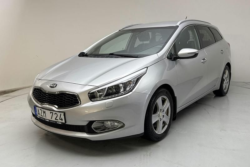 Grå Begagnad 2013 Kia Ceed Sportswagon Kombi | 91 000 kr (Marknadspris) - Bild 1/4