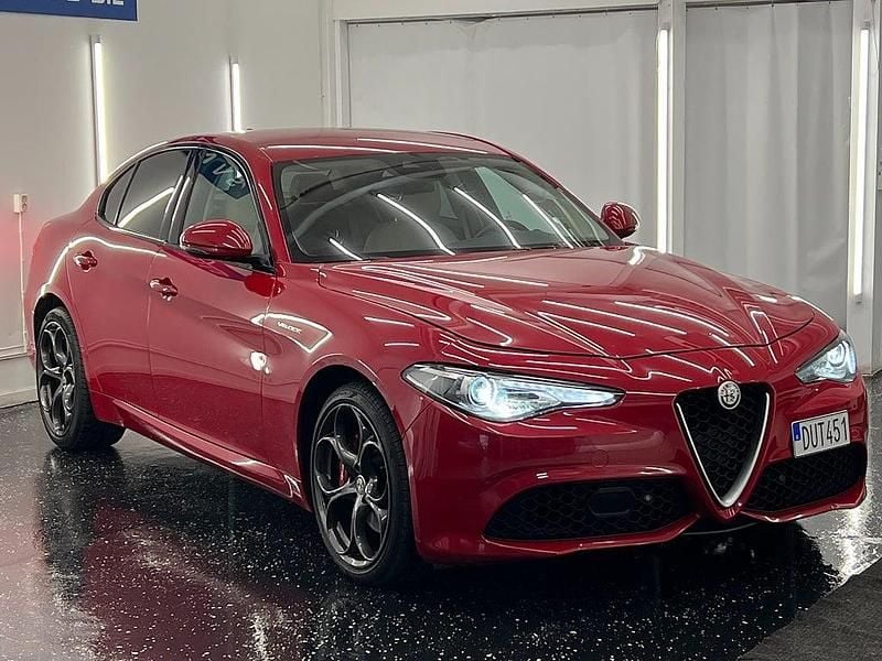 Begagnad Alfa Romeo Giulia Veloce 280 HK (205 kW) 2018 Röd Sedan