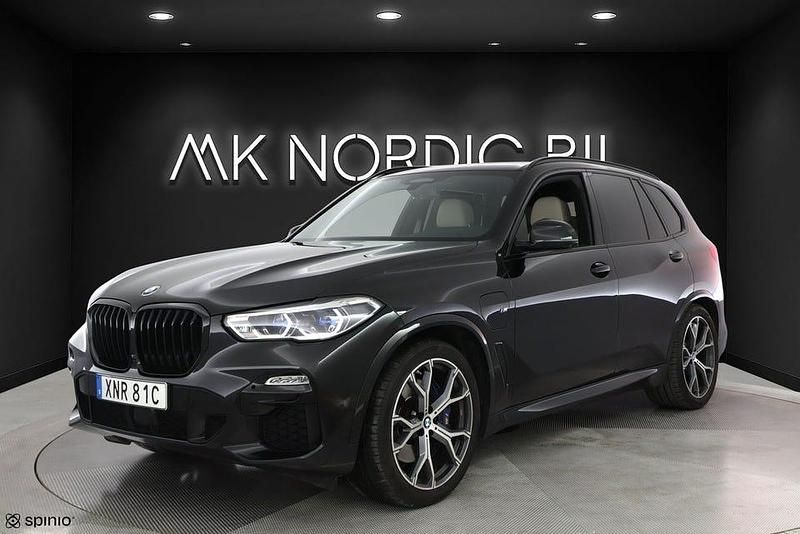 Svart Begagnad 2021 BMW X5 iPerformance SUV | 599 000 kr - Bild 1/4