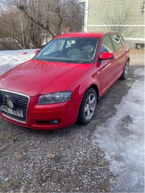 Röd Begagnad 2005 Audi A3 Sportback Comfort Halvkombi | 24 000 kr - Bild 1/4