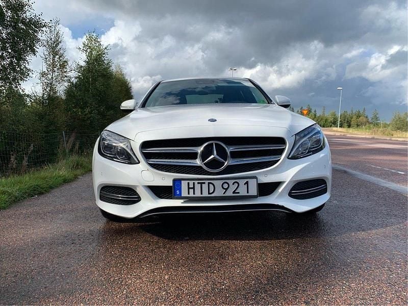 Vit Begagnad 2015 Mercedes C220 Avantgarde Sedan | 149 000 kr (Bra pris) - Bild 1/4