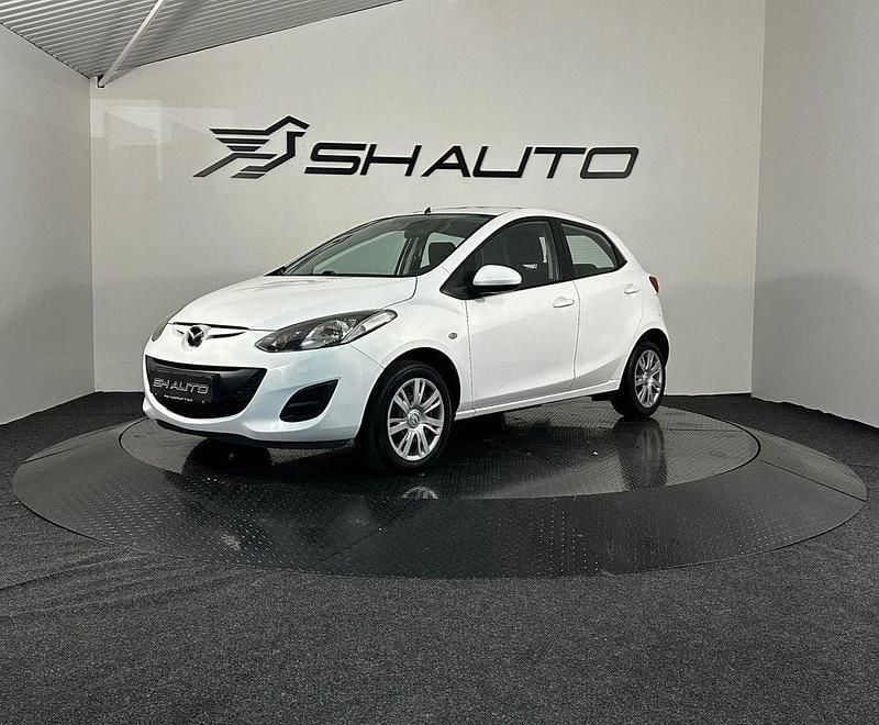 Vit Begagnad 2012 Mazda 2 Halvkombi | 57 900 kr (Marknadspris) - Bild 1/4