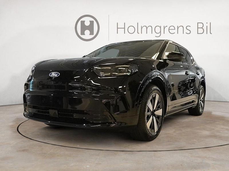 Svart (agate black (metallic)) Begagnad 2024 Ford Capri Halvkombi | 519 000 kr (Marknadspris) - Bild 1/4