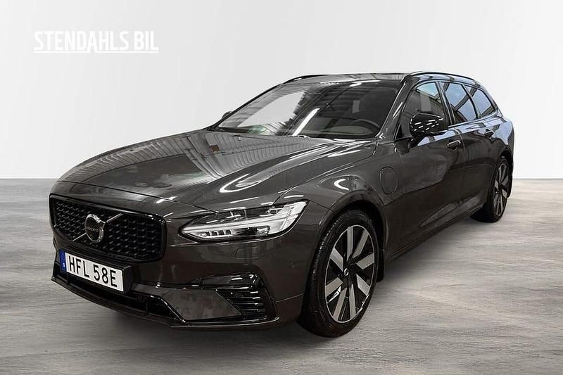 Grå Begagnad 2025 Volvo V90 Plus Kombi | 469 000 kr - Bild 1/4