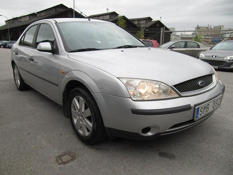 Grå Begagnad 2001 Ford Mondeo Halvkombi | 16 900 kr - Bild 1/4