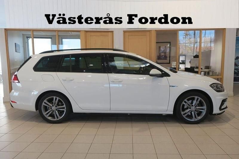 Begagnad VW Golf VII R-line 150 HK (110 kW) 2019 Vit Kombi