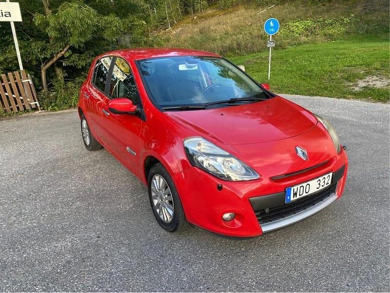 Begagnad 2011 Renault Clio R.S. Halvkombi | 37 900 kr (Marknadspris) - Bild 1/4