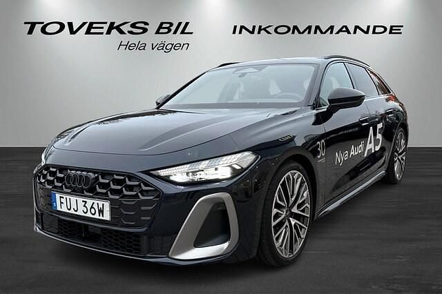 Firmamentblå metallic Begagnad 2024 Audi A5 S-Line Sportkupé | 589 900 kr (Dyr) - Bild 1/4