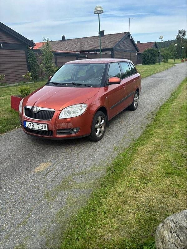 Orange Begagnad 2010 Skoda Fabia Kombi | 16 900 kr (Superpris) - Bild 1/4