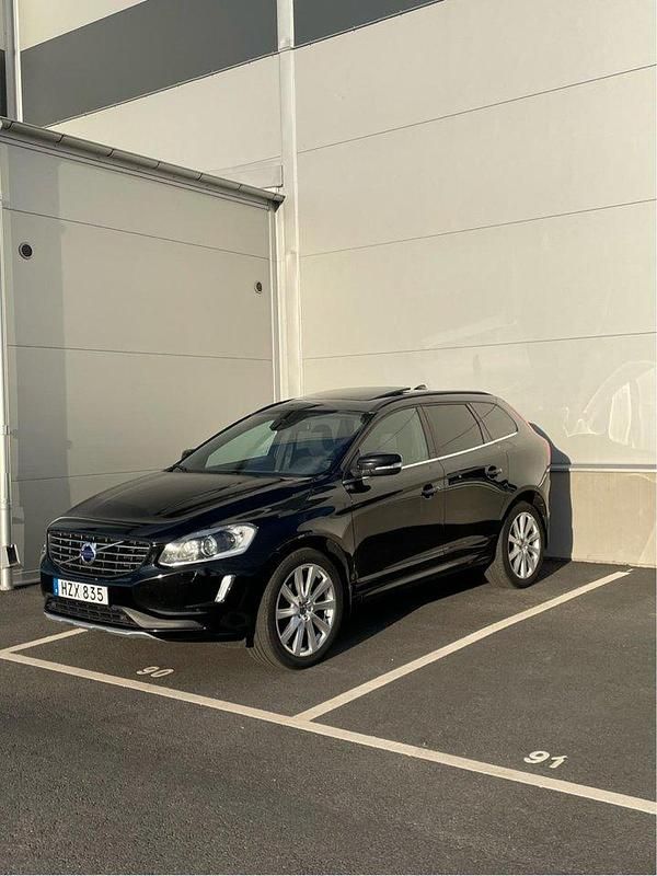 Svart Begagnad 2014 Volvo XC60 SUV | 124 900 kr (Lite dyr) - Bild 1/4