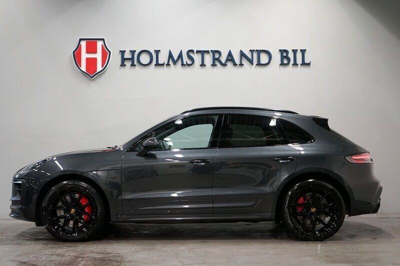 Mörkgrå Begagnad 2022 Porsche Macan GTS Sport SUV | 949 900 kr (Marknadspris) - Bild 1/4