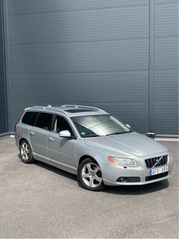 Grå Begagnad 2009 Volvo V70 Summum Kombi | 54 000 kr (Bra pris) - Bild 1/4