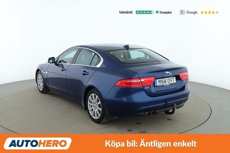 Begagnad Jaguar XE 182 HK (133 kW) 2016 Blå Sedan