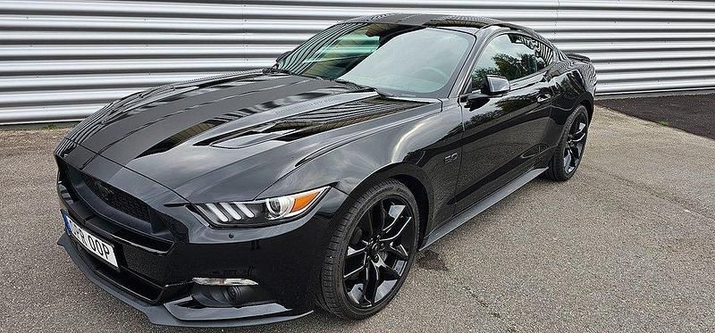 Svart Begagnad 2017 Ford Mustang GT Sportkupé | 403 500 kr (Marknadspris) - Bild 1/4