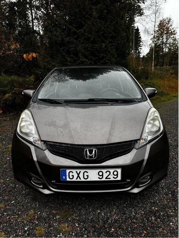 Grå Begagnad 2012 Honda Jazz Halvkombi | 62 000 kr - Bild 1/4