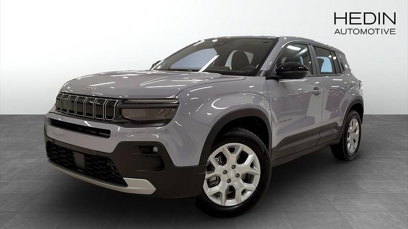 Grå (grey) Ny 2025 Jeep Avenger Altitude SUV | 368 800 kr - Bild 1/4