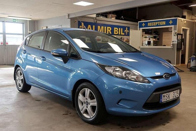 Begagnad Ford Fiesta Trend 71 HK (52 kW) 2012 Blå Halvkombi