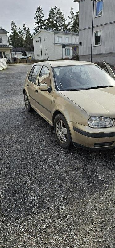 Brun Begagnad 2002 VW Golf IV Basis Halvkombi | 22 000 kr (Lite dyr) - Bild 1/2
