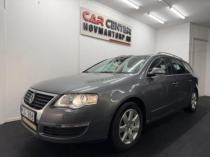 Ljusgrå Begagnad 2007 VW Passat Sportline Kombi | 34 900 kr (Lite dyr) - Bild 1/4
