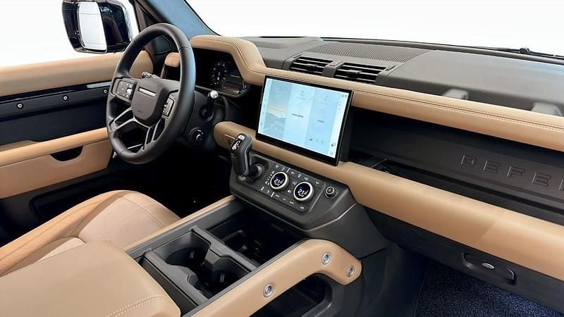 Begagnad Land Rover Defender HSE Dynamic 301 HK (221 kW) 2024 Svart (black) SUV