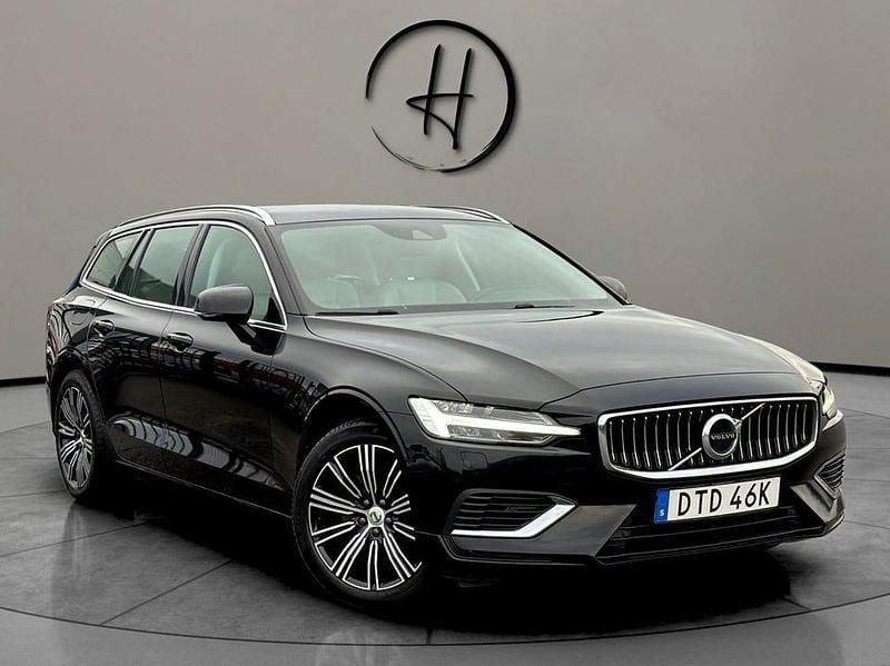 Svart Begagnad 2021 Volvo V60 Kombi | 219 900 kr (Marknadspris) - Bild 1/4