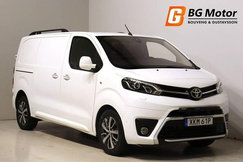 Vit Begagnad 2022 Toyota Proace Van | 299 800 kr (Marknadspris) - Bild 1/4