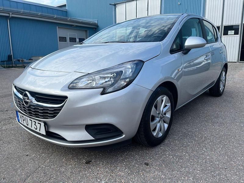 Grå (silver metallic) Begagnad 2018 Opel Corsa Enjoy Halvkombi | 129 800 kr (Lite dyr) - Bild 1/4