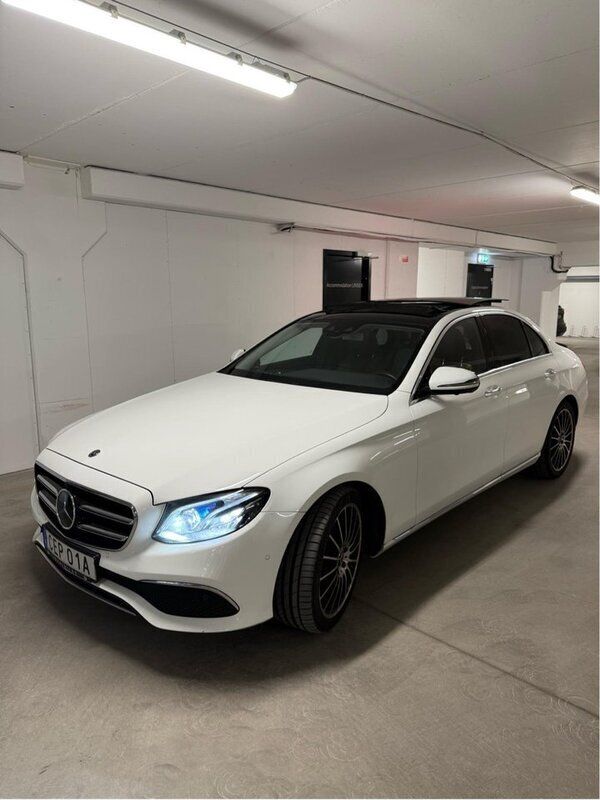 Vit Begagnad 2020 Mercedes E200 Avantgarde Sedan | 309 000 kr (Marknadspris) - Bild 1/4