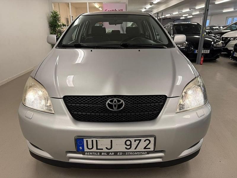 Begagnad Toyota Corolla 97 HK (71 kW) 2003 Silver Halvkombi