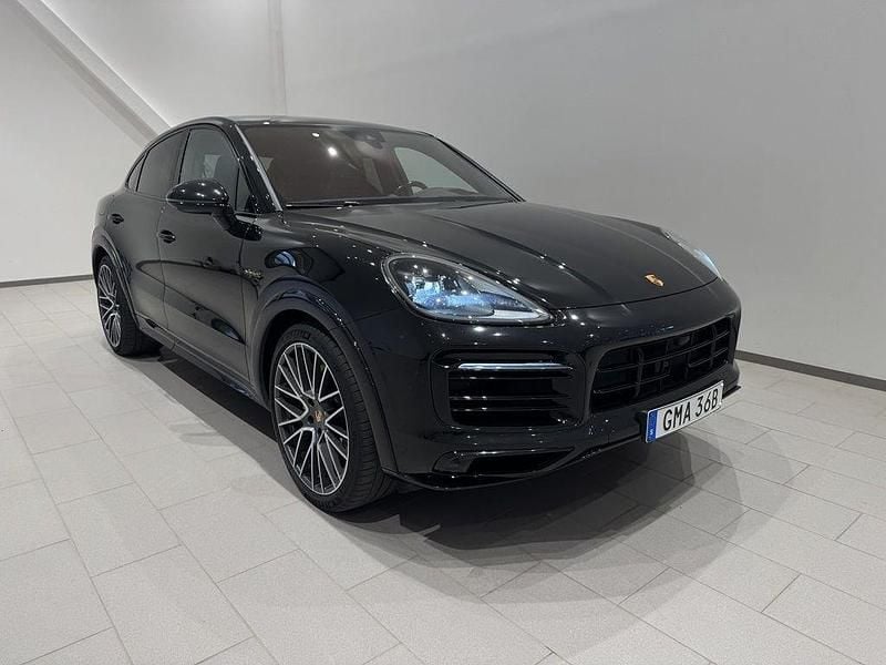 Svart Begagnad 2023 Porsche Cayenne Platinum Edition SUV | 899 000 kr (Marknadspris) - Bild 1/4