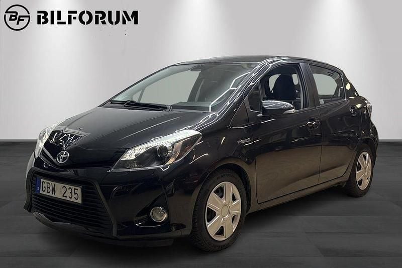 Svart Begagnad 2012 Toyota Yaris Hybrid Active Halvkombi | 94 800 kr (Lite dyr) - Bild 1/4