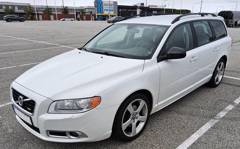 Begagnad Volvo V70 R-Design Momentum 180 HK (132 kW) 2011 Vit Kombi