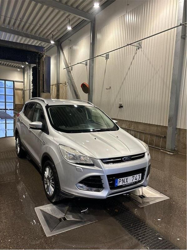 Grå Begagnad 2014 Ford Kuga Titanium SUV | 99 500 kr (Bra pris) - Bild 1/4
