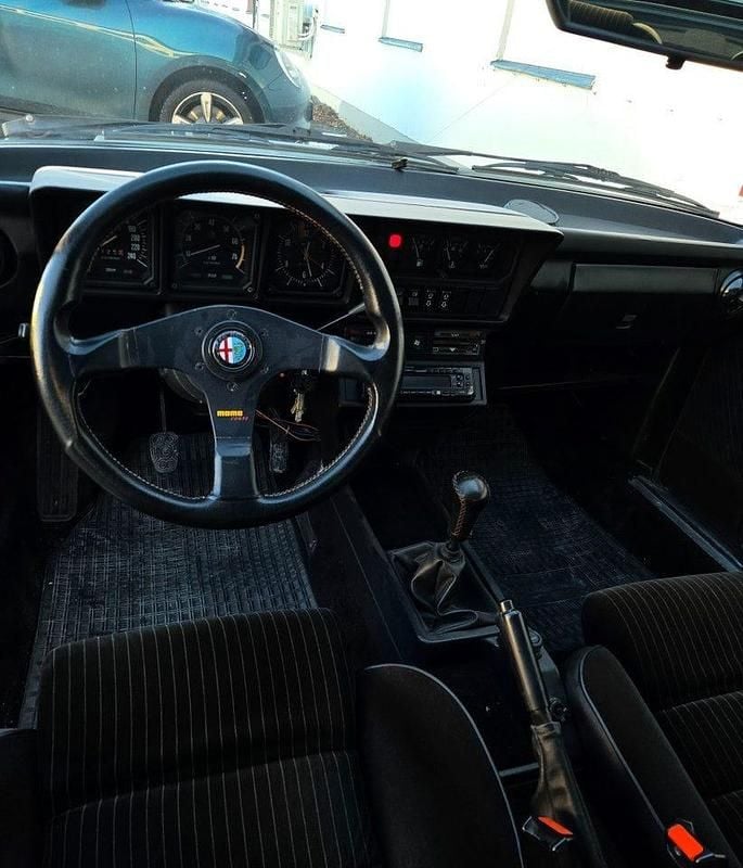 Begagnad Alfa Romeo GTV 158 HK (116 kW) 1985 Röd Sportkupé