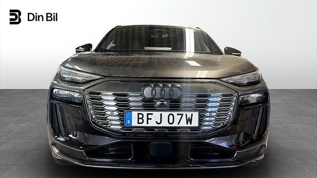Begagnad Audi Q6 e-tron S-Line 284 kW (387 HK) 2025 Daytonagrå pärleffekt SUV