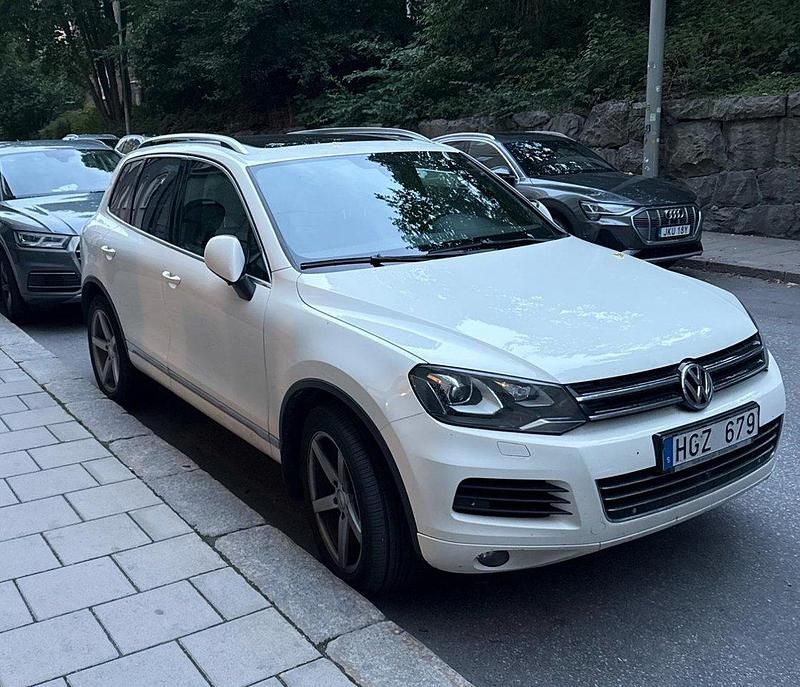 Vit Begagnad 2012 VW Touareg SUV | 100 000 kr (Bra pris) - Bild 1/4