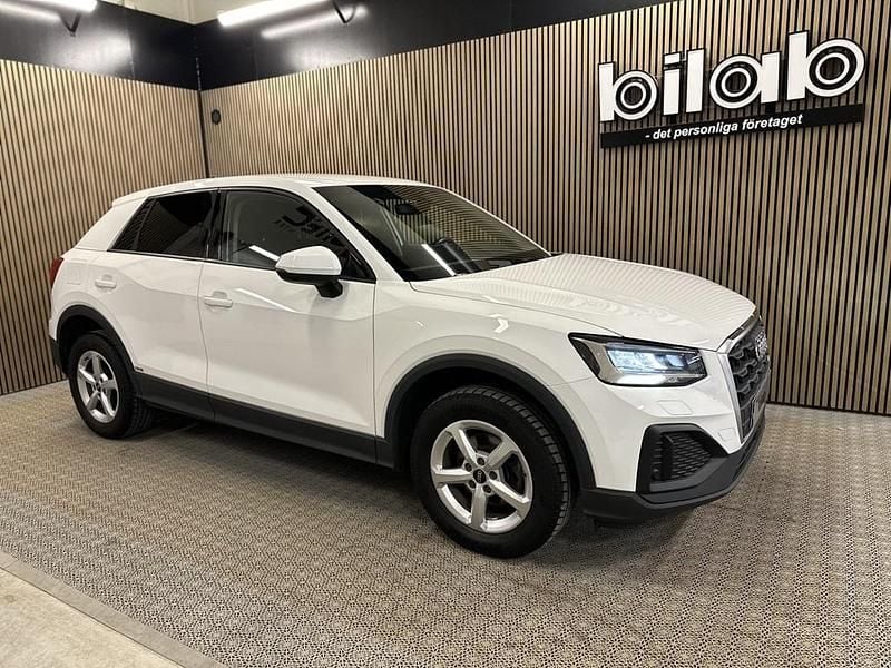 Vit Begagnad 2020 Audi Q2 Proline SUV | 209 000 kr (Marknadspris) - Bild 1/4