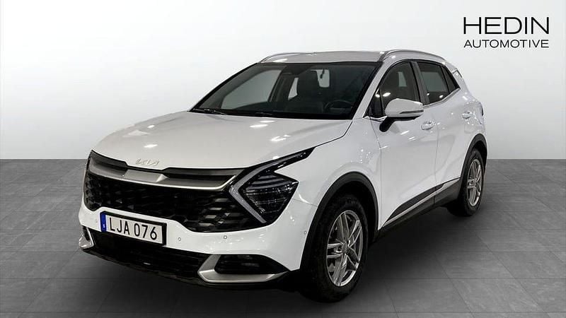 Vit Begagnad 2022 Kia Sportage Advance SUV | 339 900 kr (Bra pris) - Bild 1/4