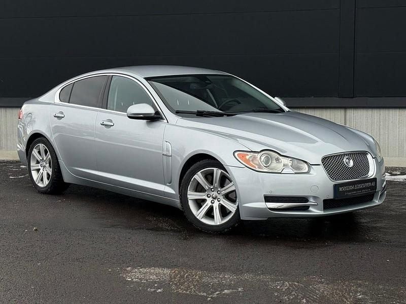 Begagnad Jaguar XF 241 HK (177 kW) 2010 Grå Sedan