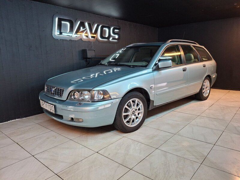Ljusgrön Begagnad 2003 Volvo V40 Kombi | 29 900 kr (Marknadspris) - Bild 1/4