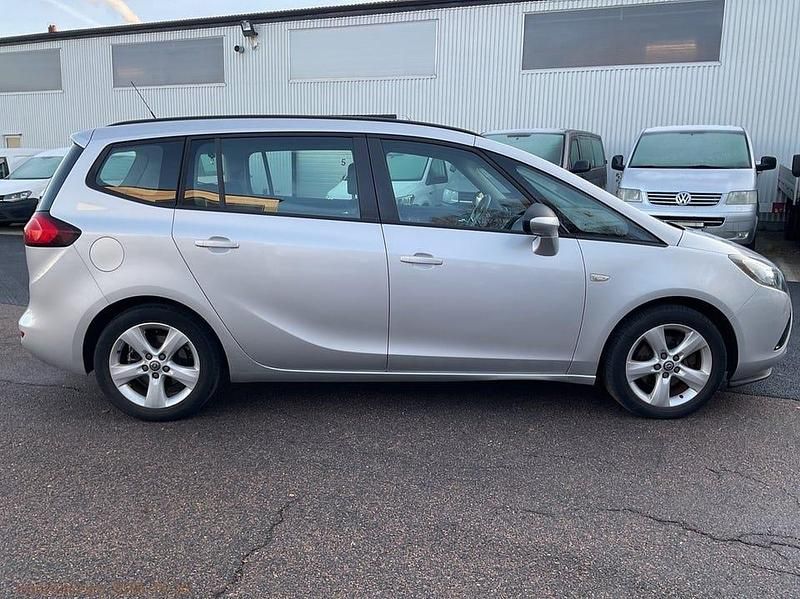 Begagnad Opel Zafira 136 HK (100 kW) 2013 Grå Minibuss