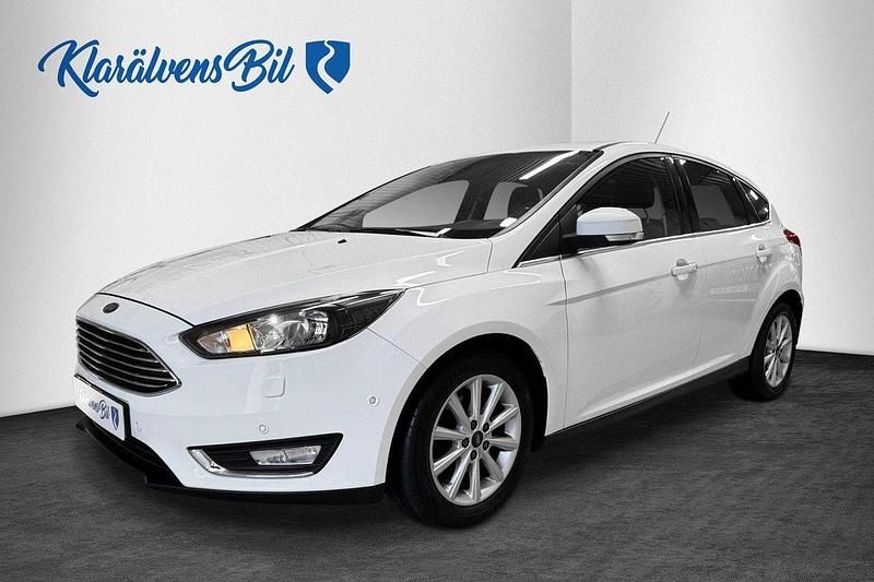 Vit Begagnad 2016 Ford Focus Titanium Halvkombi | 114 900 kr (Marknadspris) - Bild 1/4