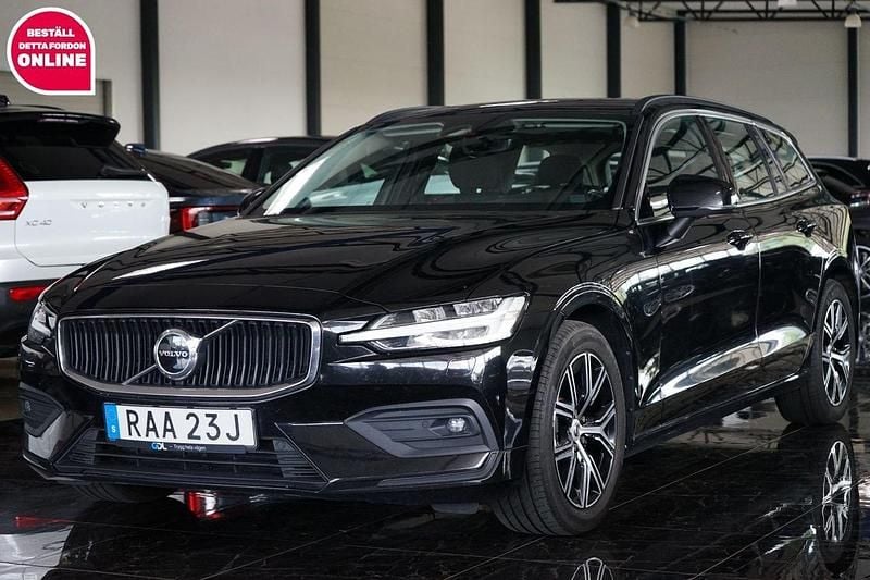 Svart Begagnad 2022 Volvo V60 Momentum Kombi | 269 500 kr (Marknadspris) - Bild 1/4