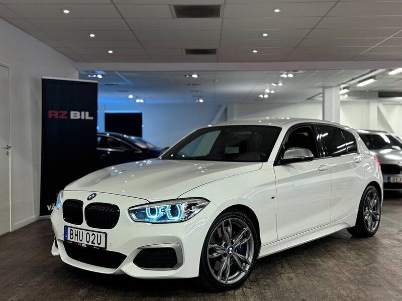 Vit Begagnad 2017 BMW M140 M Sport Halvkombi | 349 900 kr (Bra pris) - Bild 1/3