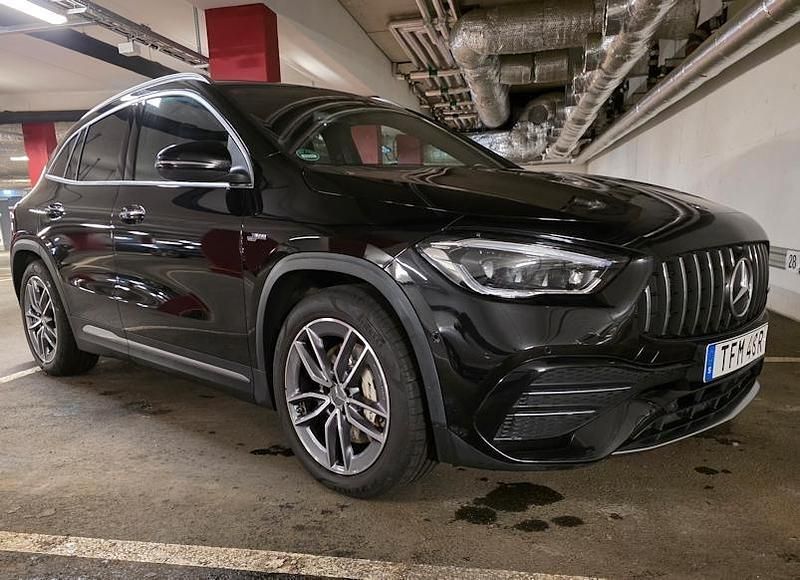 Svart Begagnad 2020 Mercedes GLA35 AMG AMG SUV | 379 900 kr - Bild 1/4