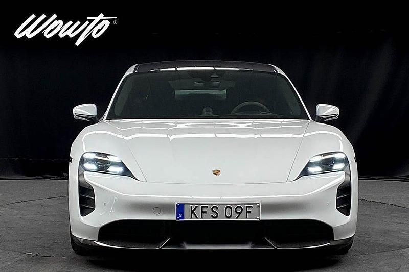 Begagnad Porsche Taycan GTS 380 kW (517 HK) 2023 Vit (carrara white metallic) Sedan