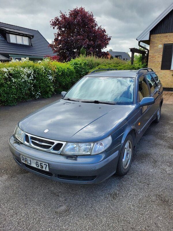 Grå Begagnad 2000 Saab 9-5 Kombi | 14 000 kr (Marknadspris) - Bild 1/4